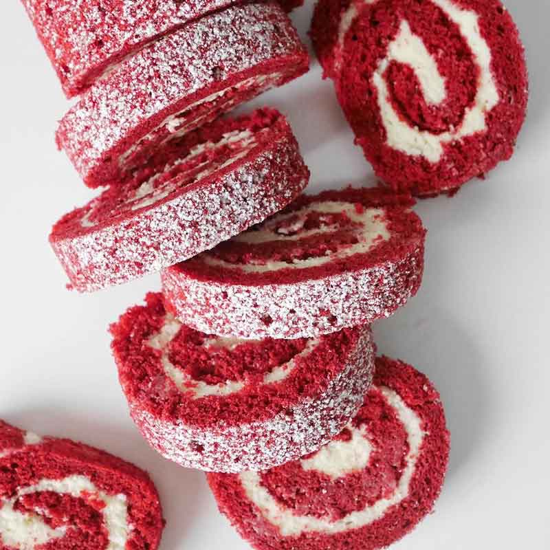 Kreasi Bolu Gulung Red Velvet dan Krim Kelapa